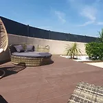 La Villa de l\'Olivier piscine privée et parking