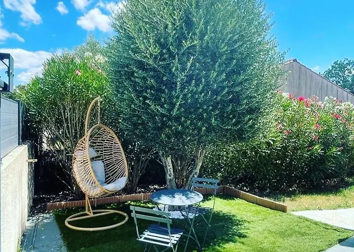 La Villa de l\'Olivier piscine privée et parking
